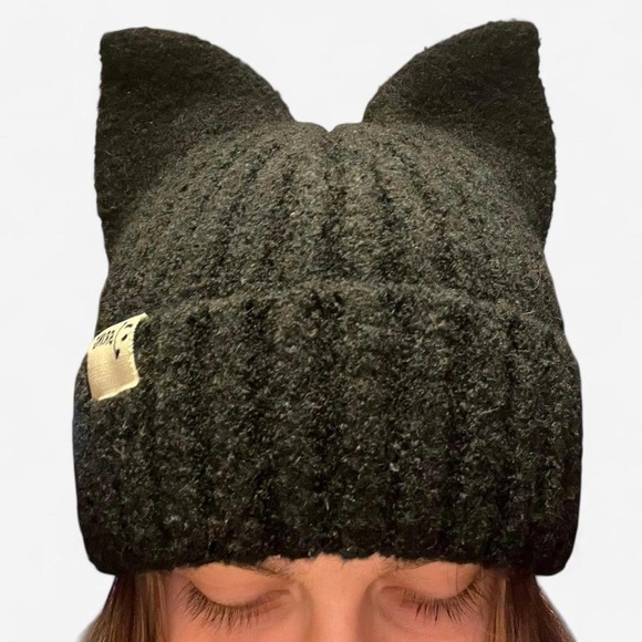 Black Cat Ear Beanie - Picture 4 of 4